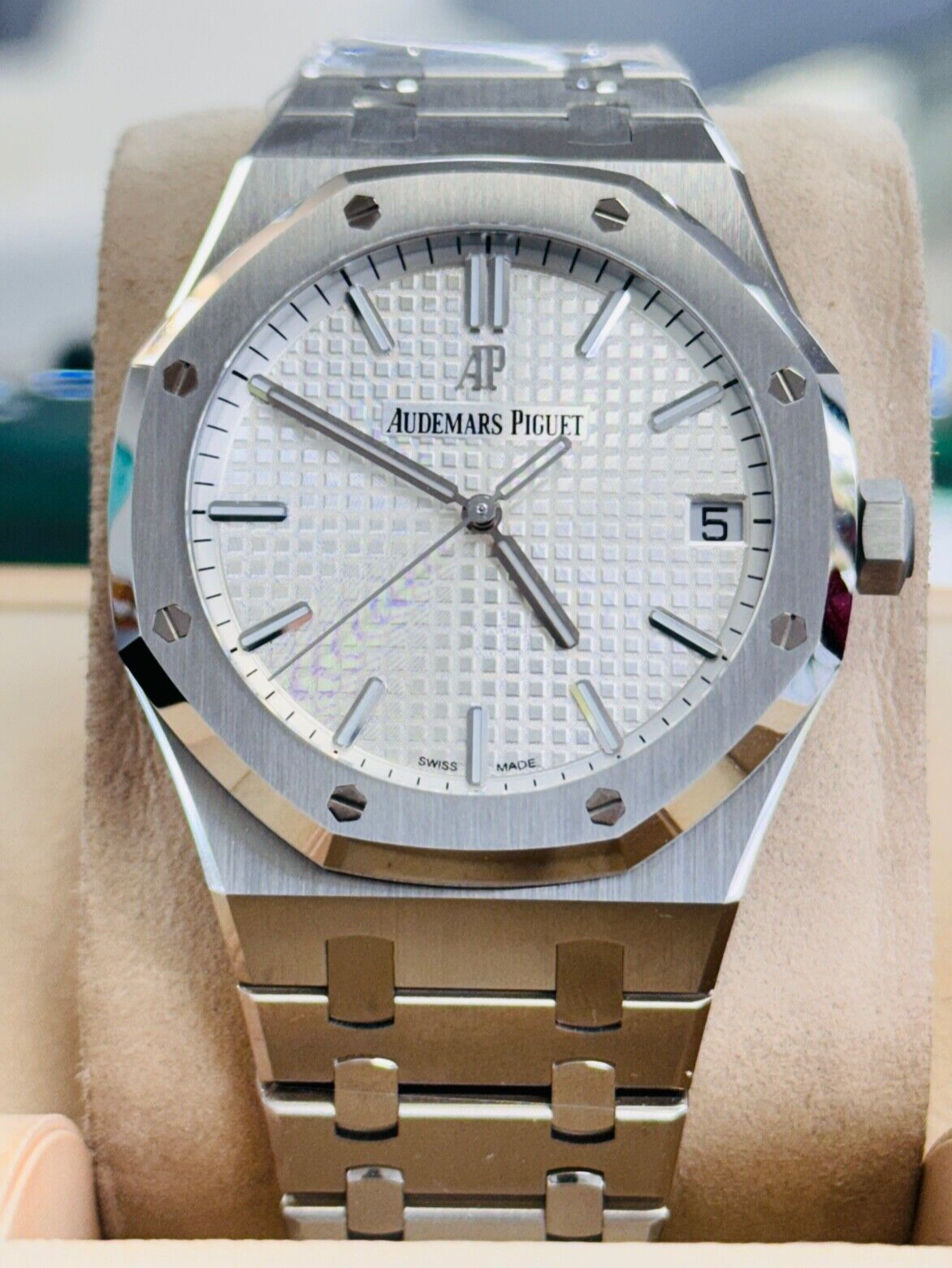 Audemars Piguet Royal Oak 41mm 15500ST.OO.1220ST.04 Silver Dial Watch UNWORN