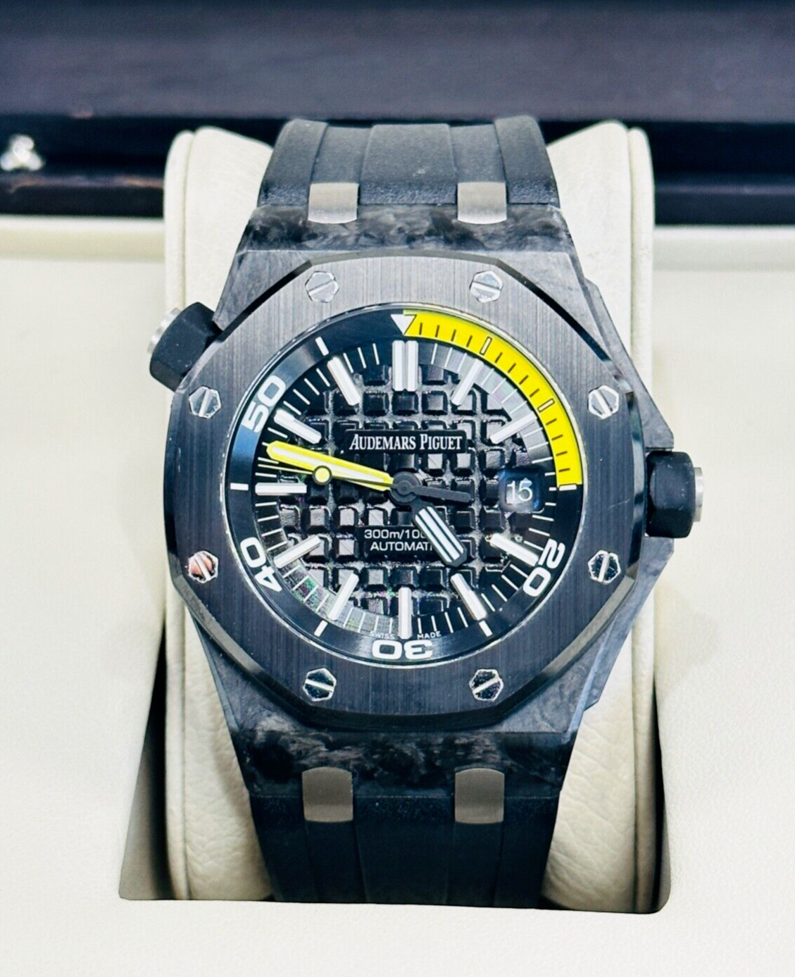 Audemars Piguet Royal Oak Offshore Diver Carbon 15706AU.00.A002CA.01 MINT