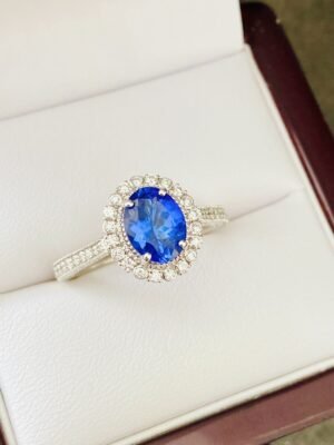 Estate Ladies 18k White Gold Tanzanite & Diamonds Engagement Ring