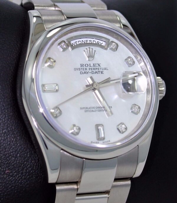 Rolex President Day-Date 118209 New Style 18K White Gold MOP Diamond Dial