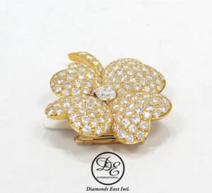 Van Cleef & Aprels Cosmos 18K Yellow Gold Pave Diamonds Oval Flower Pin Brooches