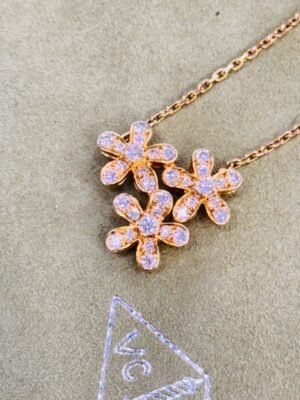 Van Cleef & Arpels Necklace Socrates 3 Flower Diamond Pendent 8K Yellow Gold