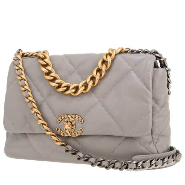 Chanel 19 large model shoulder bag in grey quilted leather