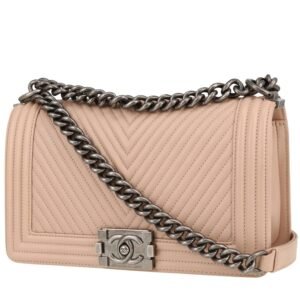 Chanel Boy shoulder bag in beige quilted leather