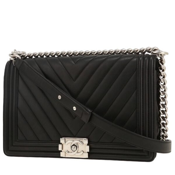 Chanel Boy shoulder bag in black chevron quilted leather