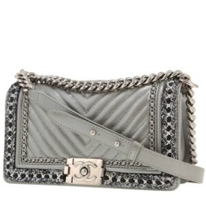 Chanel Boy shoulder bag in grey quilted leather