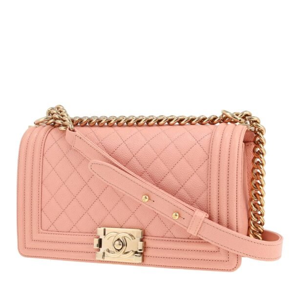 Chanel Boy shoulder bag in pink quilted grained leather