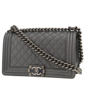 Chanel Boy shoulder bag in silver quilted leather