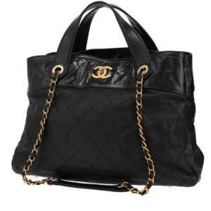 Chanel shopping bag in black quilted leather and patent leather