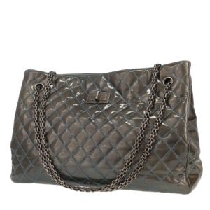 Chanel Shopping GST bag worn on the shoulder or carried in the hand in green quilted leather