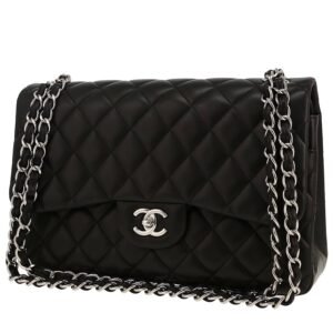 Chanel Timeless Jumbo shoulder bag in black quilted leather
