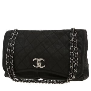 Chanel Timeless shoulder bag in black quilted leather