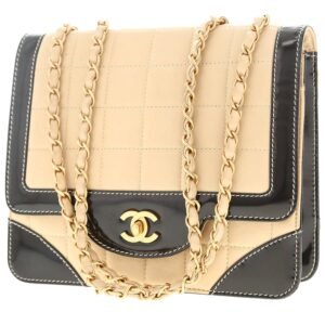 Chanel Vintage handbag in beige quilted leather and black patent leather