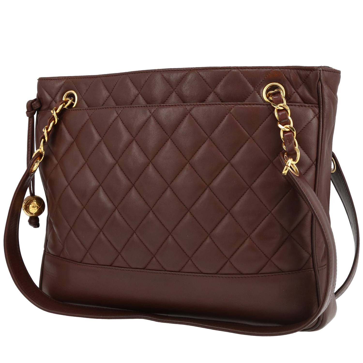 Chanel Vintage handbag in brown quilted leather