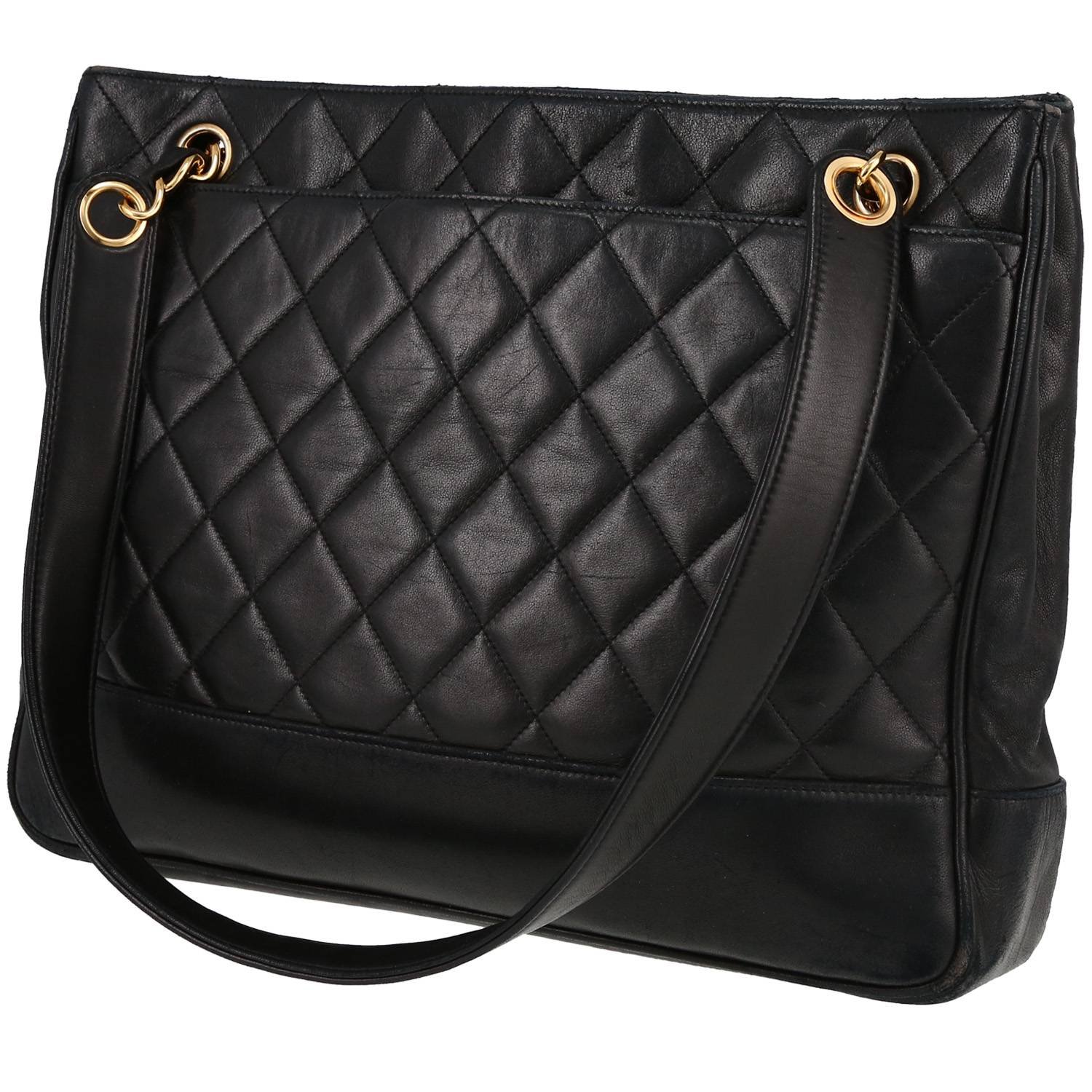 Chanel Vintage Shopping shoulder bag in black quilted leather