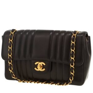 Chanel Vintage shoulder bag in black quilted leather
