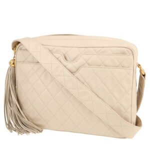 Chanel Vintage shoulder bag in white quilted leather