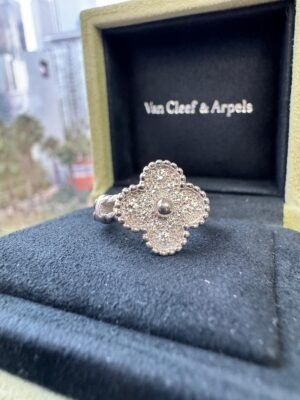 VAN CLEEF ARPELS Diamond Motif 18k WG Ring VCA – R11052