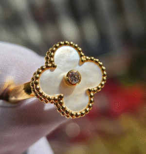 VAN CLEEF &ARPELS Mother of Pearl Diamond 18K YG Ring VCA size 52– R11111