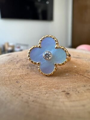 VAN CLEEF &ARPELS Vintage Alhambra Mother of Pearl Diamond 18K Ring VCA – R11102